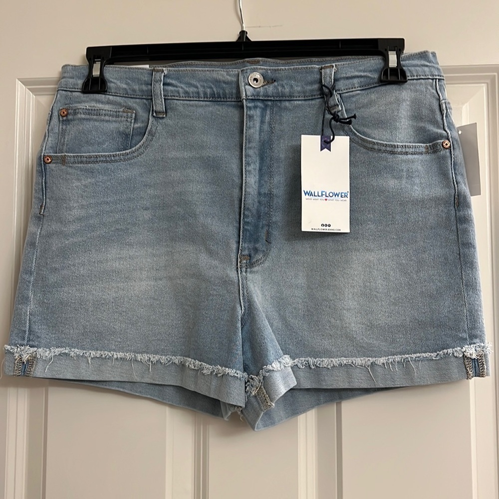 Wallflower ladies jean shorts